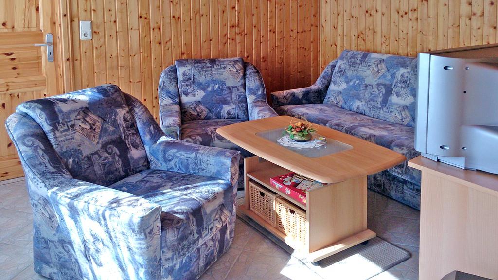 Bungalow Am Waldrand Barth Exteriör bild